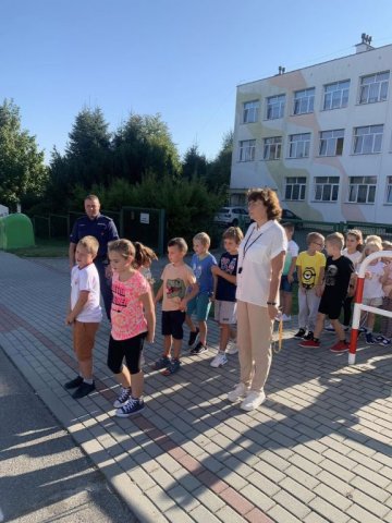 b_1024_768_0_00_images_2023_2024_WYDARZENIA_policjant_wrzesien_383001014_779815790613038_6555105209962642607_n